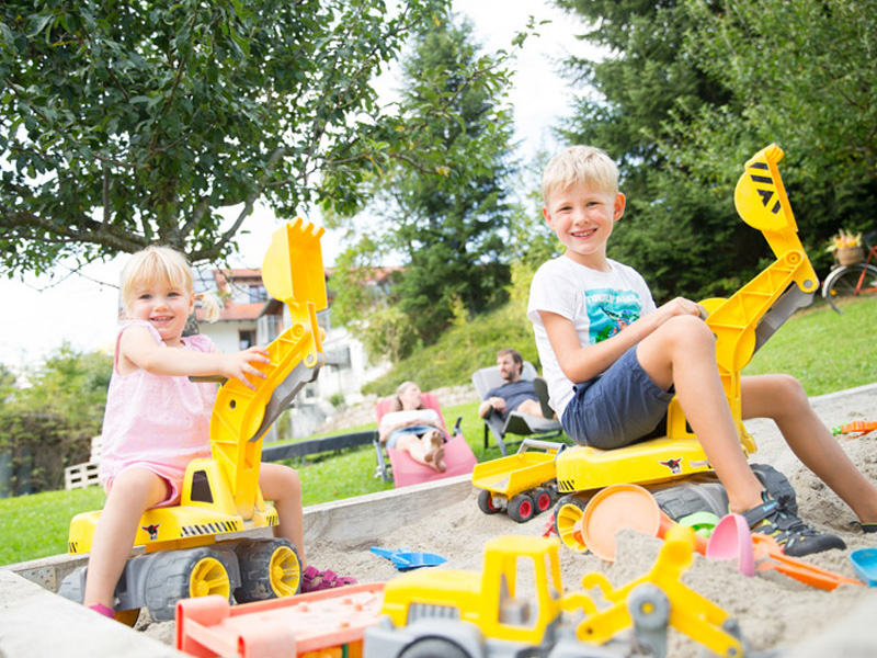 Kinder beim Ferienhof Egger